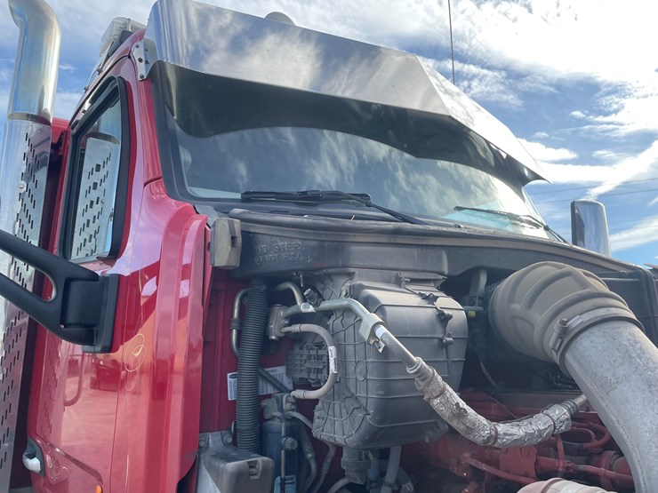 #3822-•-2019-peterbilt-heavy-rotator-truck-(has-mn-title-in-delay,-may-take-6-8-weeks)-image-81