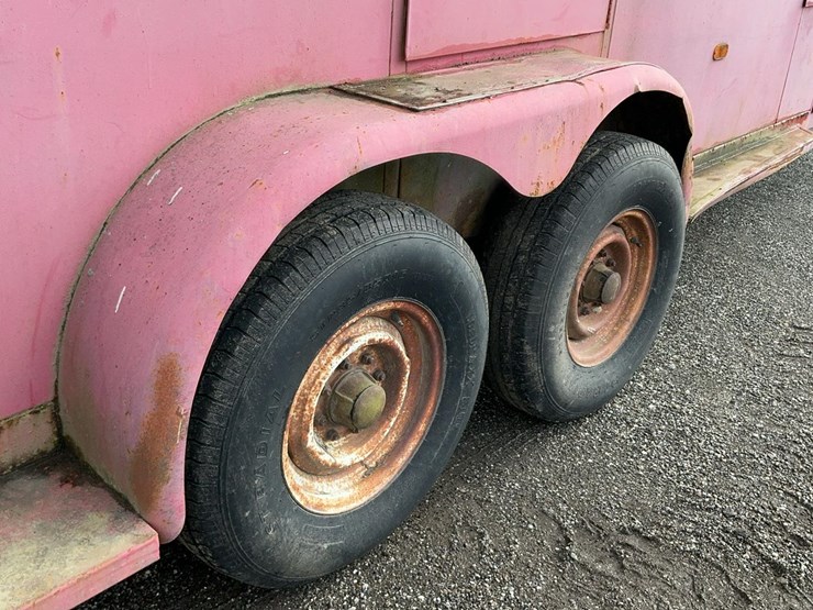 #2150-•-turnbow-gooseneck-4-horse-trailer-image-38