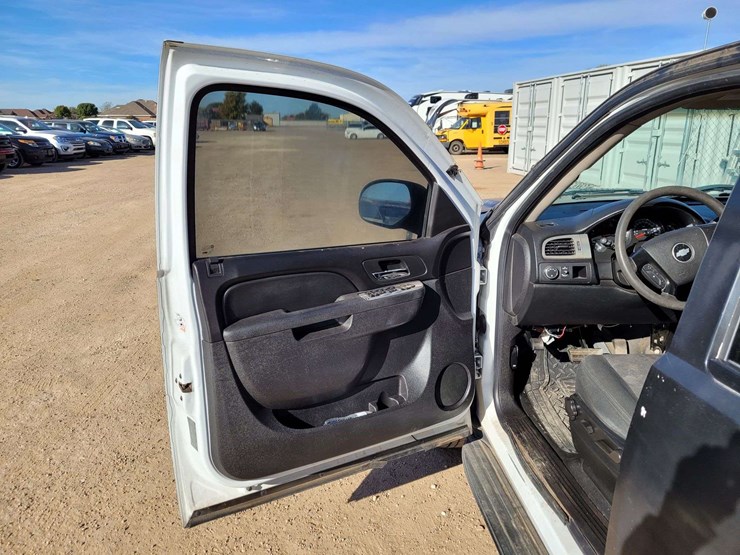 2010-chevrolet-tahoe-ls-image-6