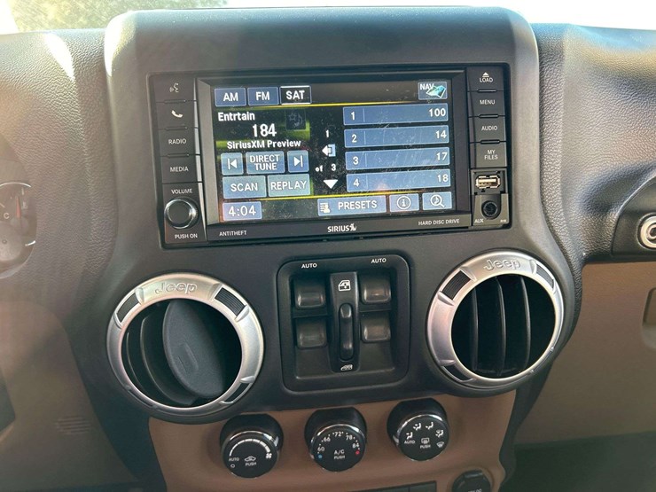 2013-jeep-wrangler-image-18