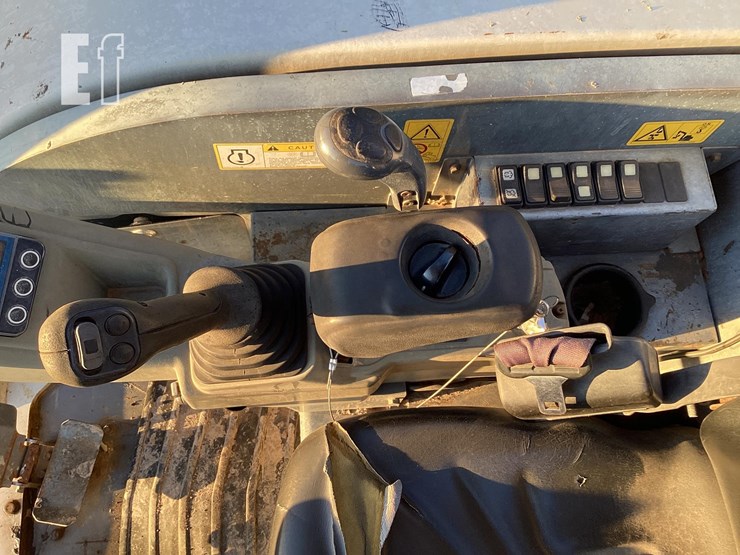 2015-takeuchi-tb260-image-17