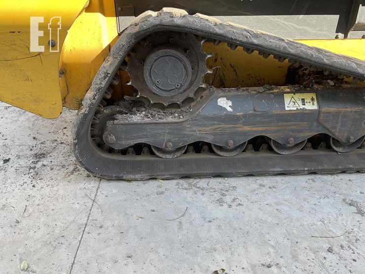 2018-new-holland-c232-image-12