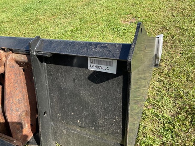 2003-bobcat-s300-image-10