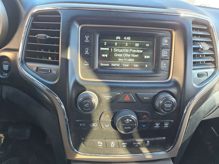 2017-jeep-grand-cherokee-laredo-image-14