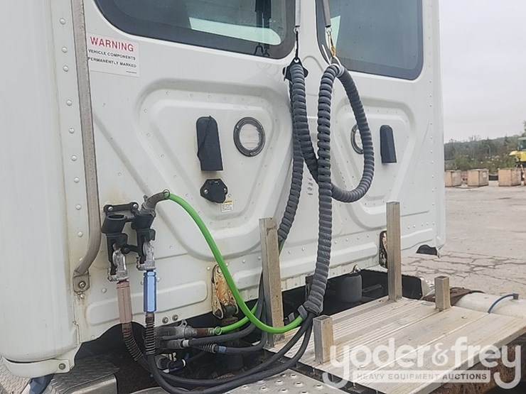 2019-freightliner-cascadia-image-15