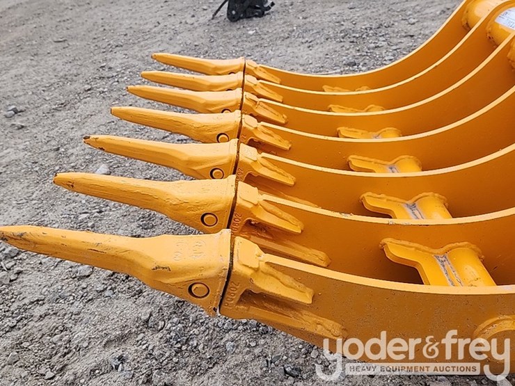 2025-caterpillar-305-image-7