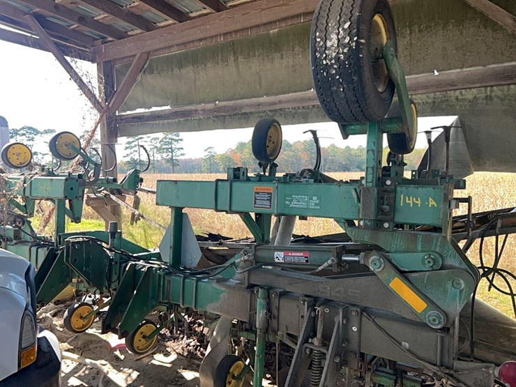 john-deere-8-image-1