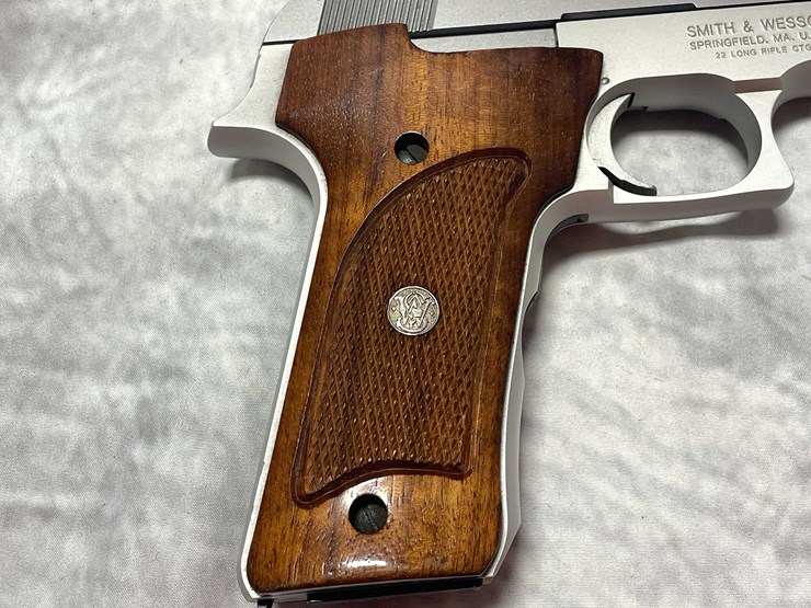 #5190-•-smith-&-wesson-model-622,-22-cal-semi-auto-pistol,-sn:-uac-4299,-(neenah,-wi)-image-4