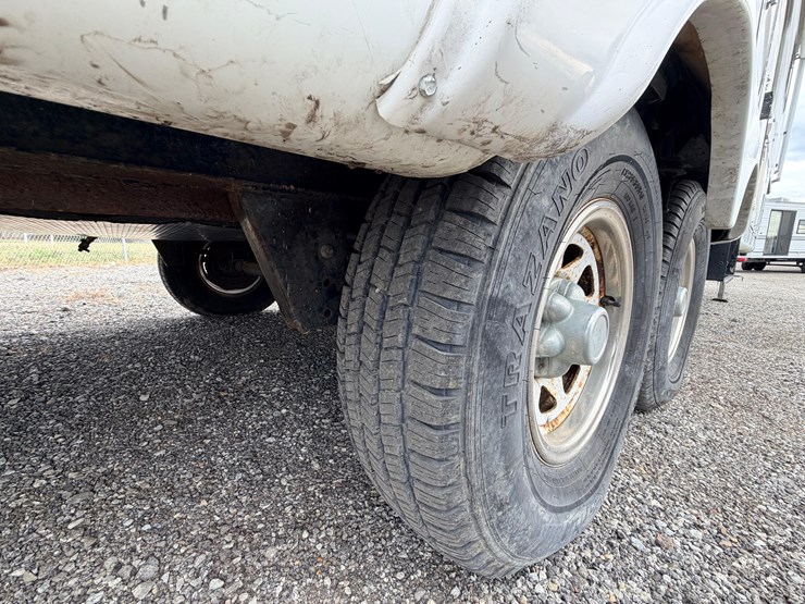 #2250-•-2005-nu-wa-hitchhiker-ii-ls-fifth-wheel-travel-trailer-image-9