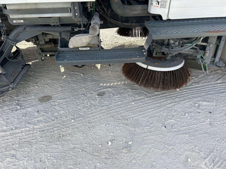 2020-freightliner-m2-106-image-27