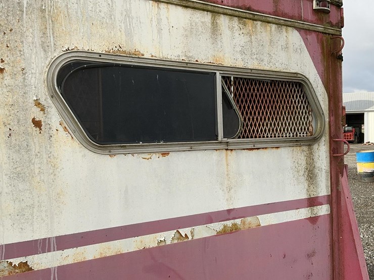 #2150-•-turnbow-gooseneck-4-horse-trailer-image-26