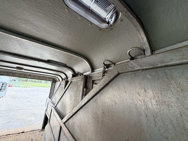 #2153-•-s&s-gooseneck-horse-trailer-image-17
