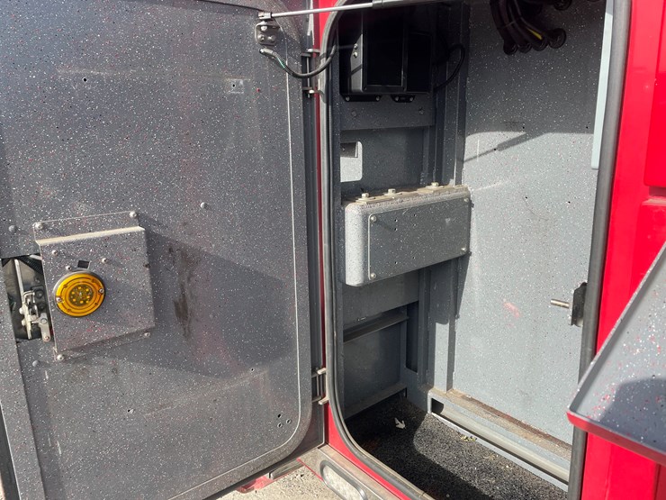 #3822-•-2019-peterbilt-heavy-rotator-truck-(has-mn-title-in-delay,-may-take-6-8-weeks)-image-107