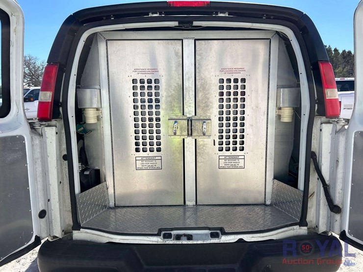 2012-gmc-3500-image-17