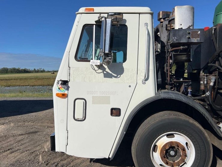 2014-mack-leu613-image-9