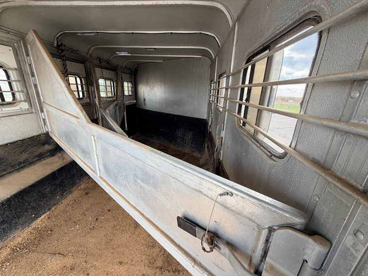 #2153-•-s&s-gooseneck-horse-trailer-image-13