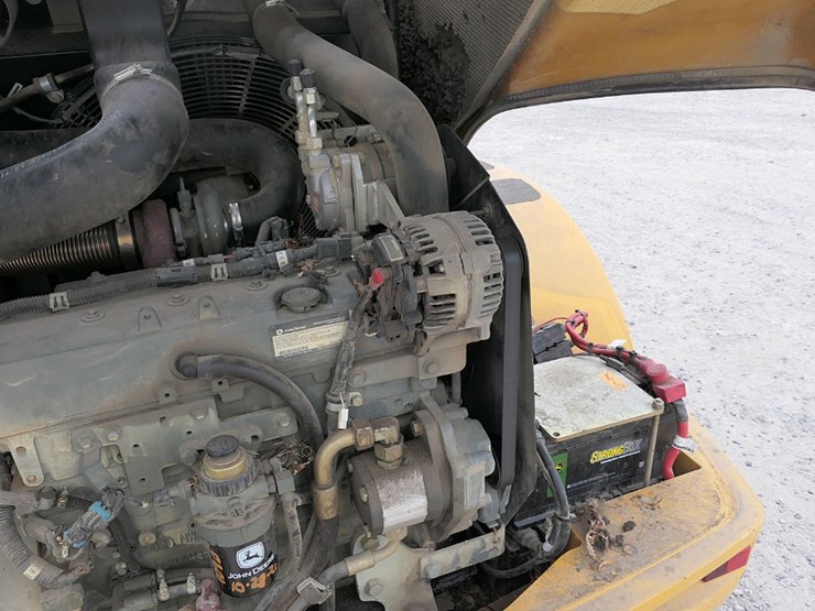 2012-deere-324j-image-13