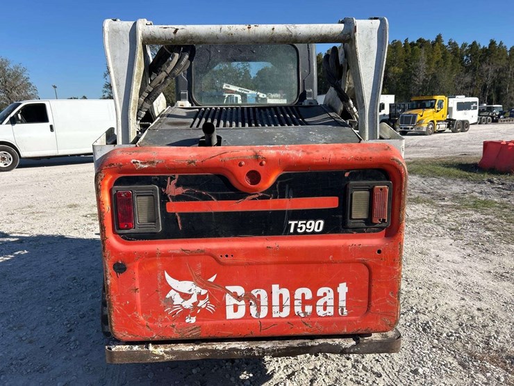 2013-bobcat-t590-image-17