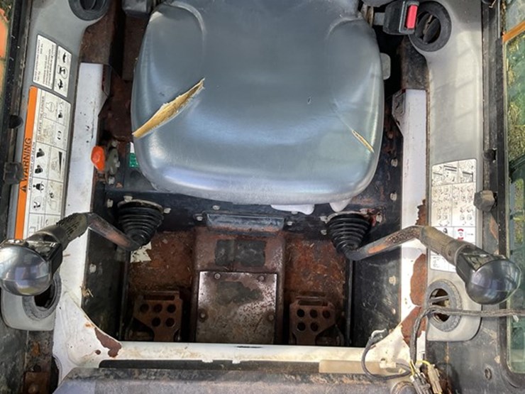 2003-bobcat-s300-image-17