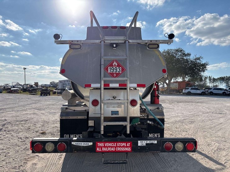 2006-international-durastar-4300-image-44