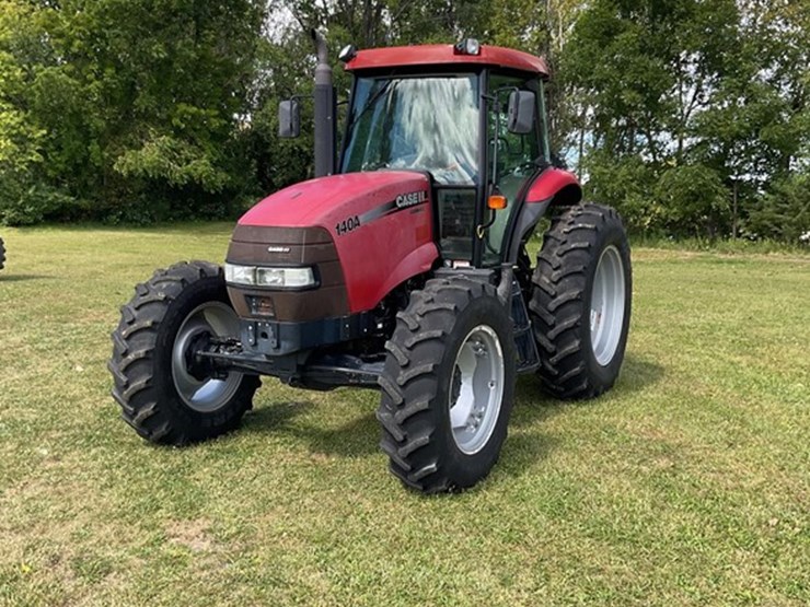 2015-case-ih-farmall-140a-image-3