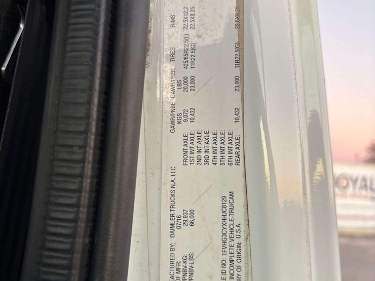 2017-freightliner-114sd-image-7