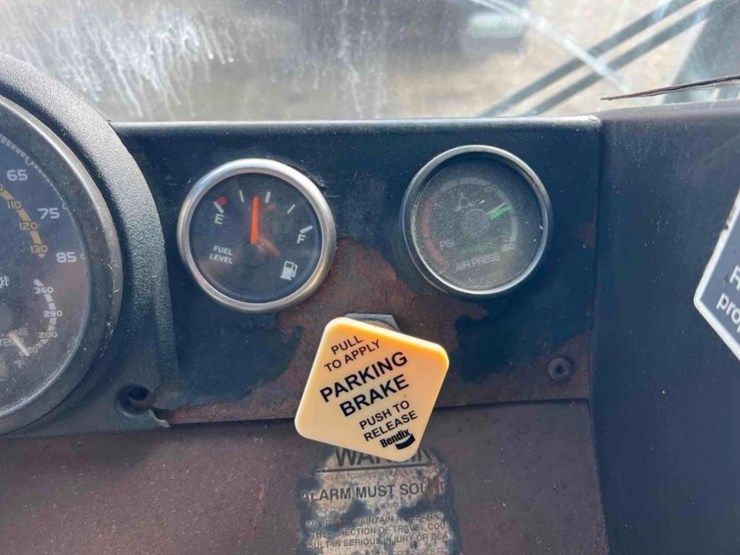 2013-mack-leu633-image-34