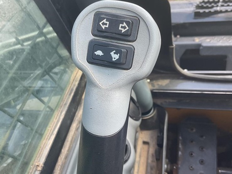 2012-new-holland-l225-image-20