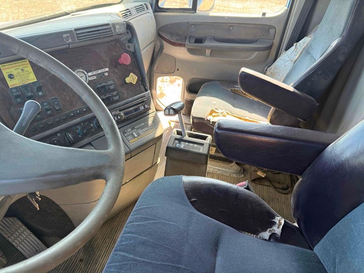 2000-freightliner-fl120-century-class-semi-image-9