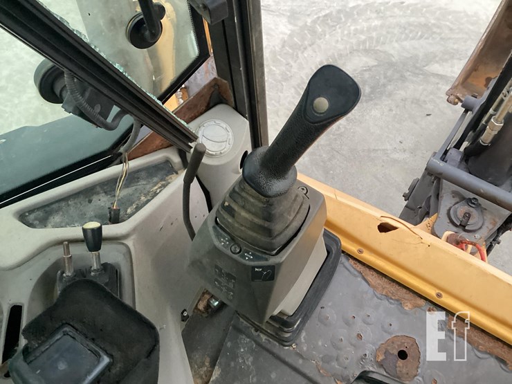 2012-volvo-bl70b-image-15