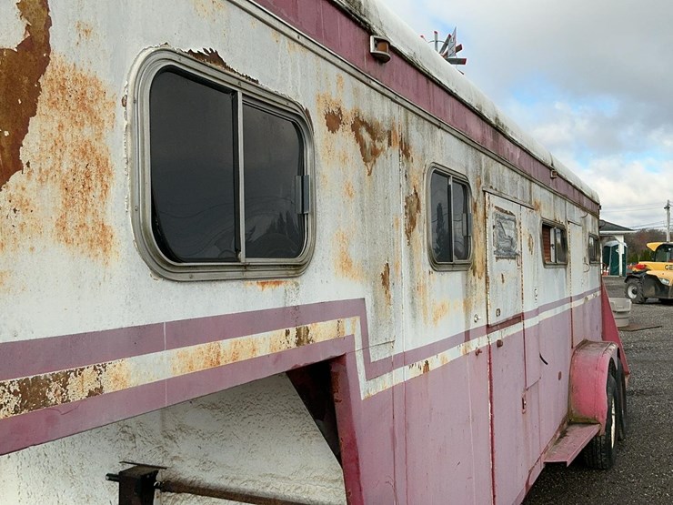 #2150-•-turnbow-gooseneck-4-horse-trailer-image-15