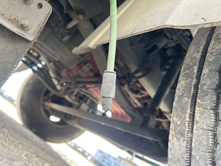 2020-freightliner-m2-106-image-28