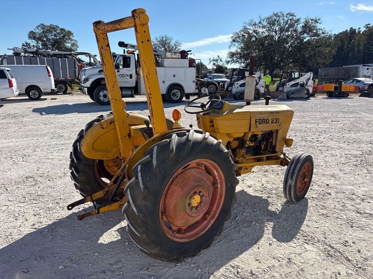 ford-tractor-image-3