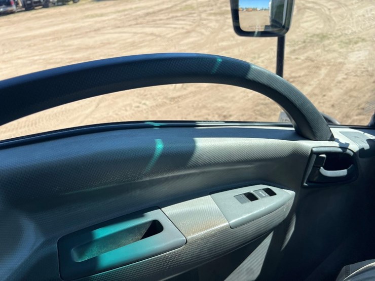 2015-isuzu-nrr-image-29