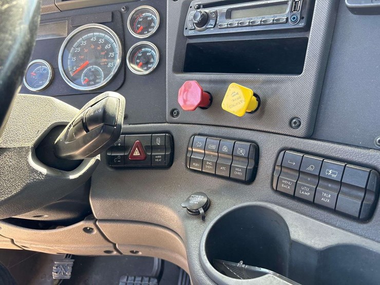 2017-freightliner-cascadia-125-image-20