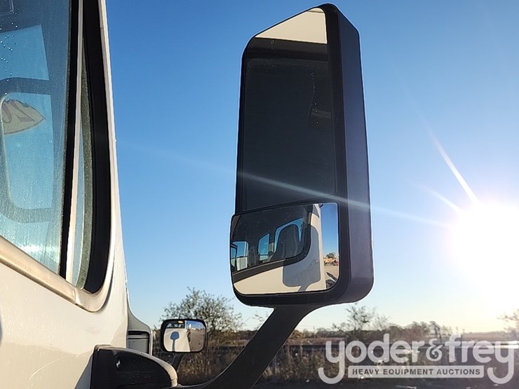 2017-freightliner-cascadia-image-37