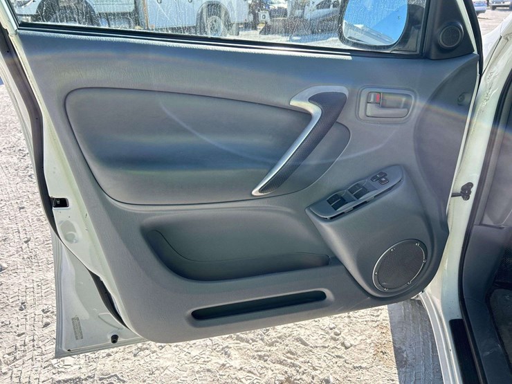 2003-toyota-rav4-image-11