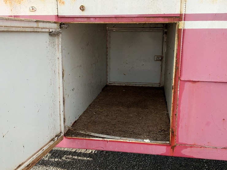 #2150-•-turnbow-gooseneck-4-horse-trailer-image-17