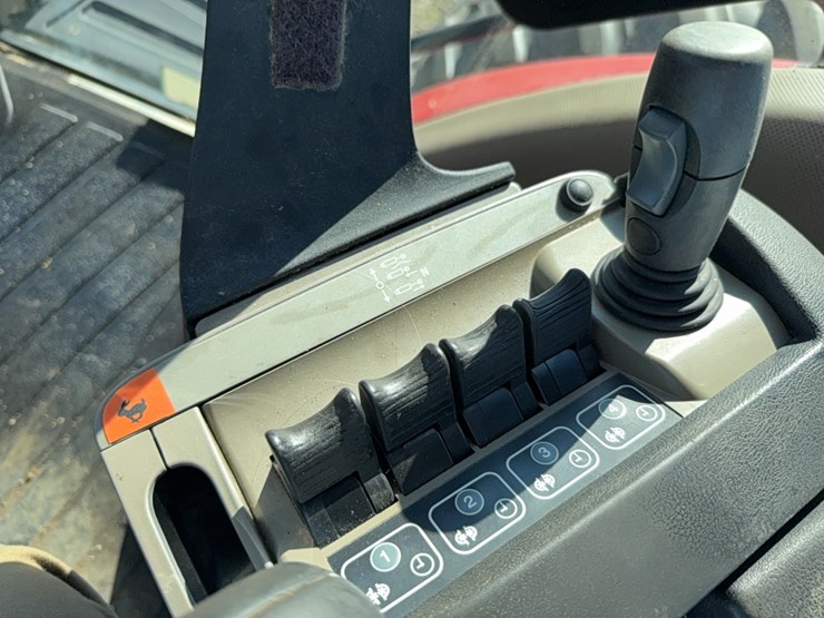 2017-case-ih-magnum-250-image-110