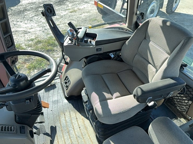 2017-case-ih-magnum-250-image-86