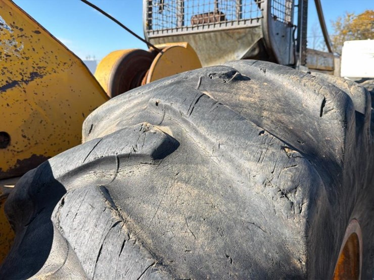 1985-john-deere-640c-image-11