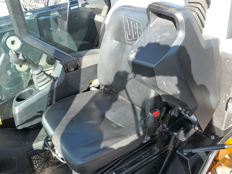 2017-jcb-3ts-8w-image-25