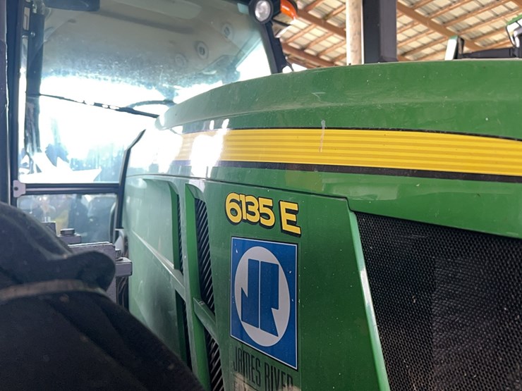 john-deere-6135e-image-27