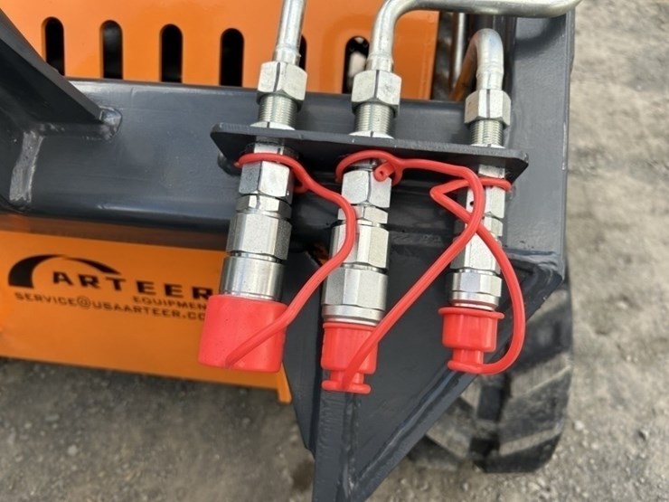 2025-arteer-qb-480-mini-compact-track-loader-image-11