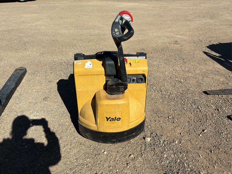 yale-electric-pallet-jack-image-4