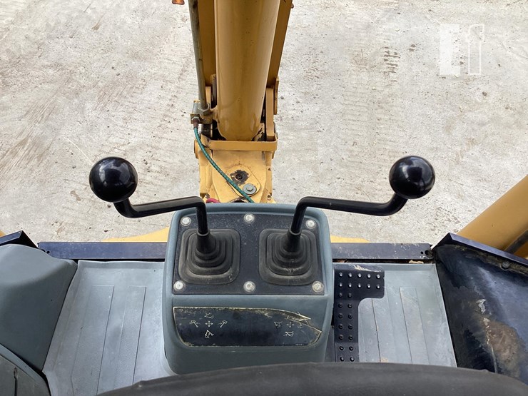 2004-caterpillar-416d-image-15