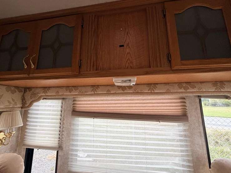 #2250-•-2005-nu-wa-hitchhiker-ii-ls-fifth-wheel-travel-trailer-image-31