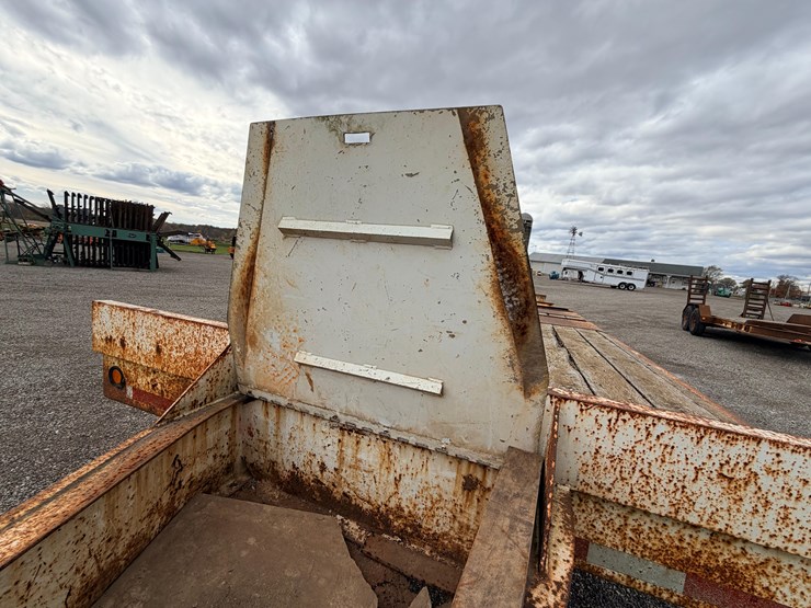 #2201-•-1989-international-equipment-trailer-image-12