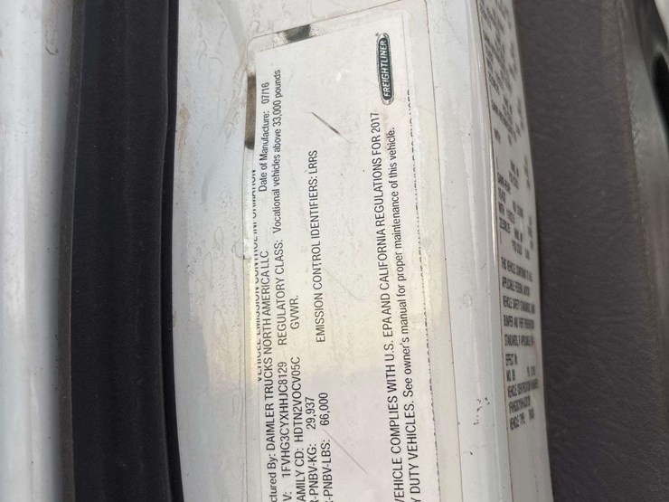 2017-freightliner-114sd-image-5