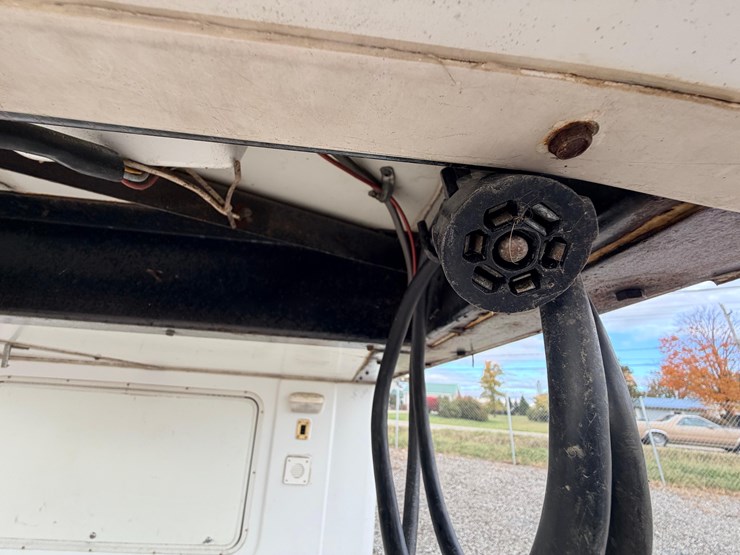 #2250-•-2005-nu-wa-hitchhiker-ii-ls-fifth-wheel-travel-trailer-image-16